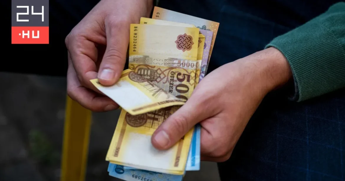 Júliusban 7,8 százalékkal emelkedtek a reálkeresetek