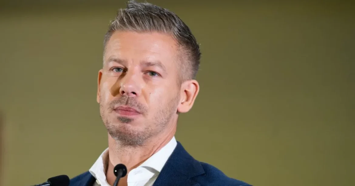 Kezdődik a partraszállás, két politikust ad át a nyomozóknak az Országgyűlés