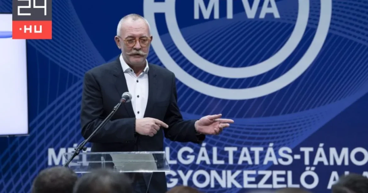 Kirúgott M5-vezető perel a közmédiával szemben