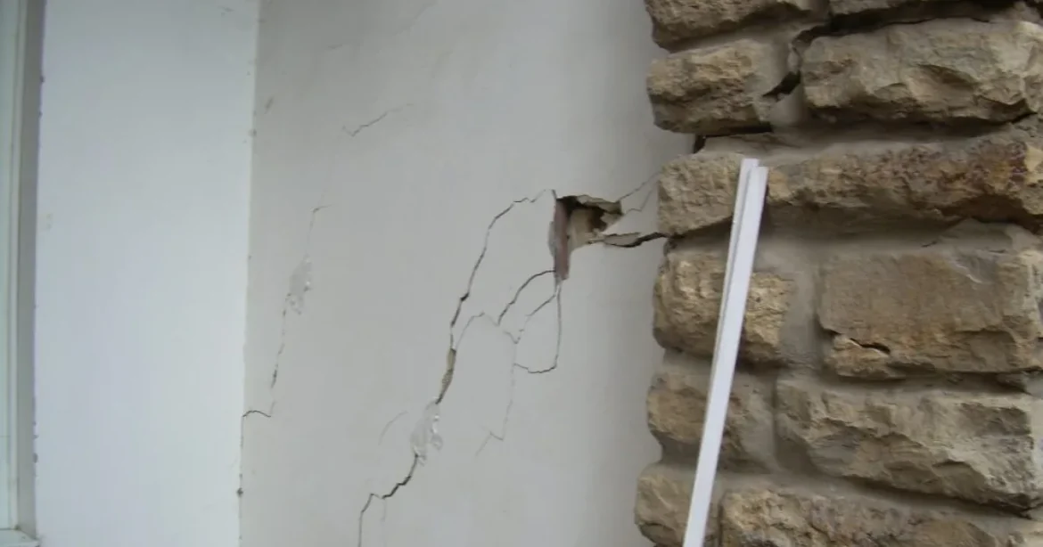 Komoly anyagi veszteség fenyegeti, ha megreped a lakóház