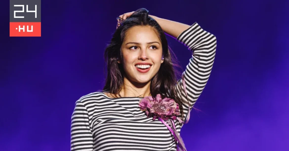 Leolvadt a ruha Olivia Rodrigo testéről a koncerten