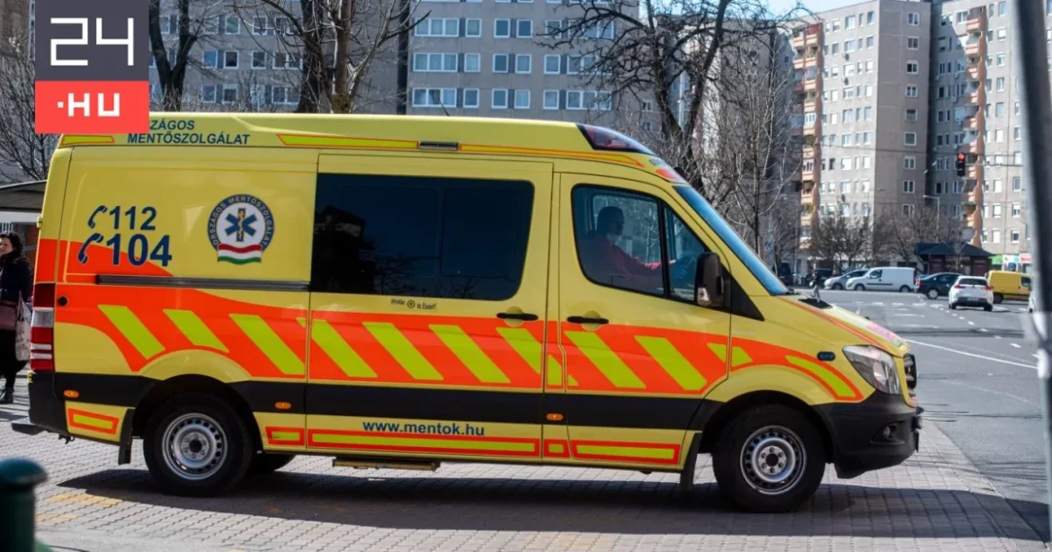 Mentőautót törtek fel, miközben a beteget látták el