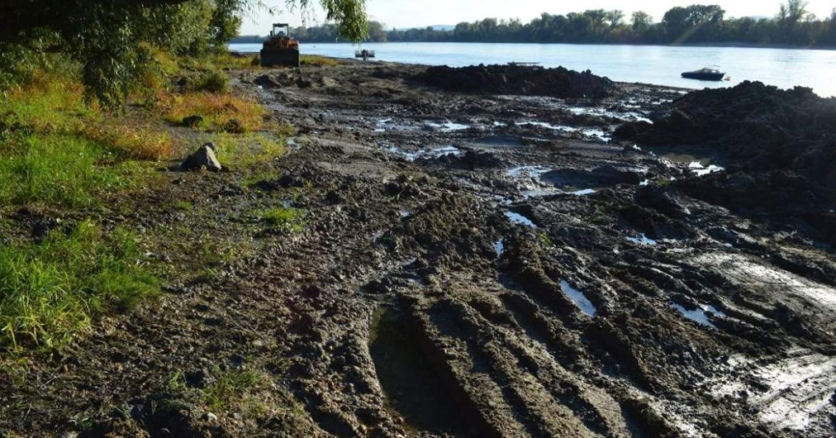 Munkagépek tönkretették a védett alsógödi forrásrendszert