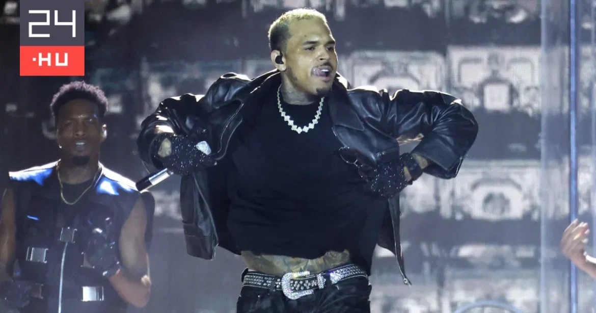Sokak szerint átlépte az intimitás határát Chris Brown a színpadon