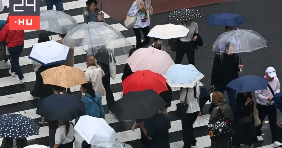 Tartós esőzés Tokióban: már 35 napja nem szakad meg a csapadék