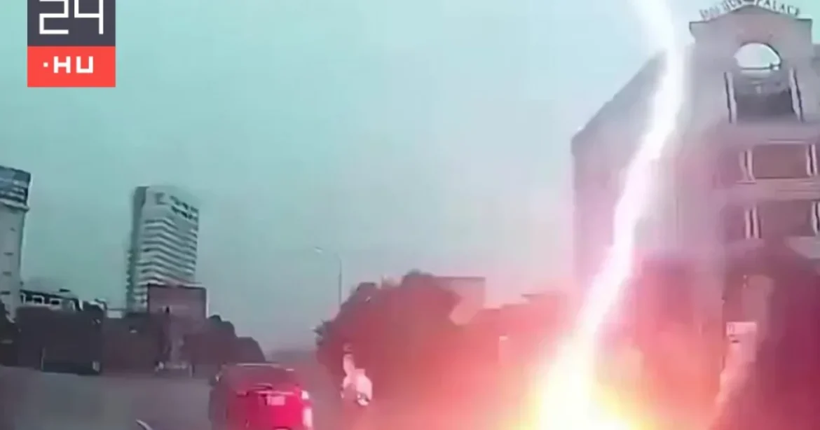Villám csapott egy motorosba Vietnámban – videó