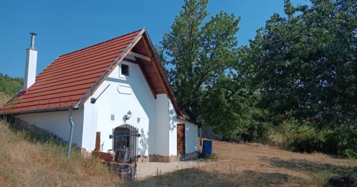 160 éves, eladó zánkai ház ára egy panel lakáséval vetekszik
