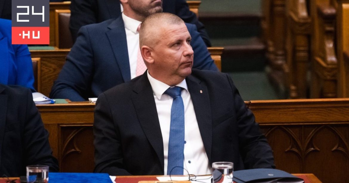 Ruszin-Szendi Romulusz feljelentést tett ismeretlen tettes ellen